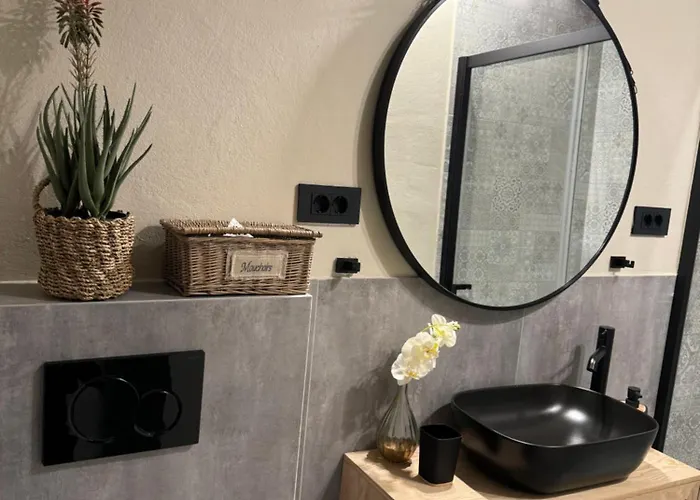 Mirna - What Is What Get 公寓 奥帕提亚