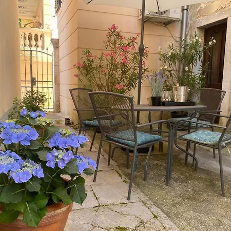 Mirna - What Is What Get Apartamento