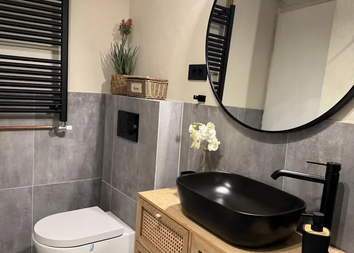 Mirna - What Is What Get Apartamento *