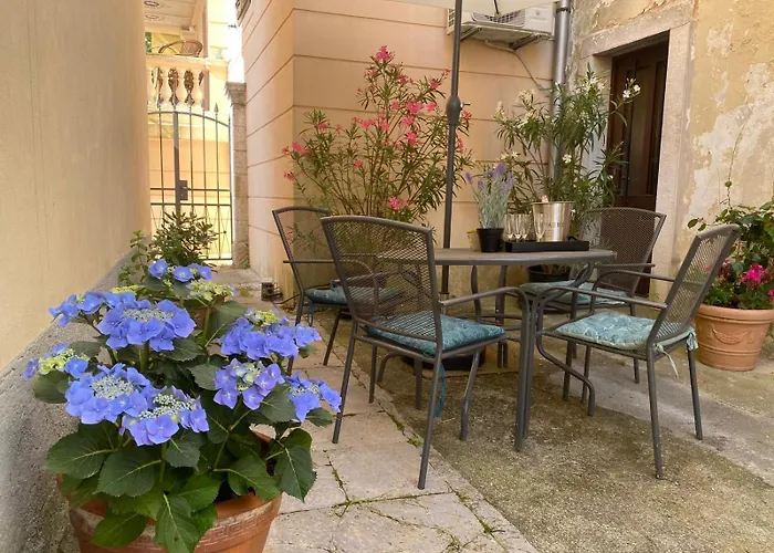 Mirna - What Is What Get Apartamento